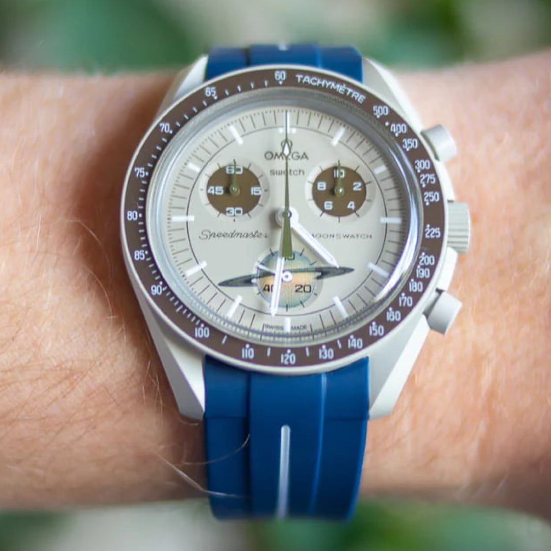 moonswatch saturn avec bracelet de remplacement bleu blanc